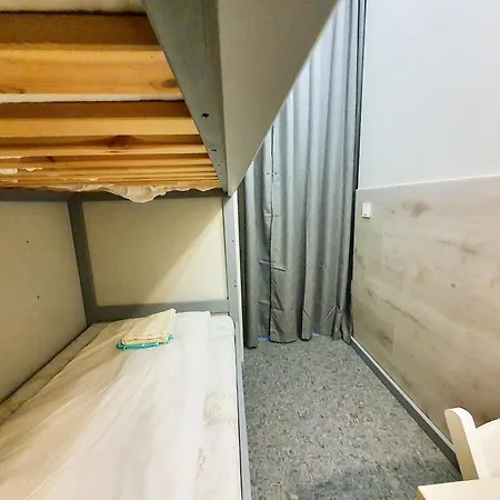 Tokyo Vibes - Private Sleeping Pods Hostel, Self Check-in Хостел