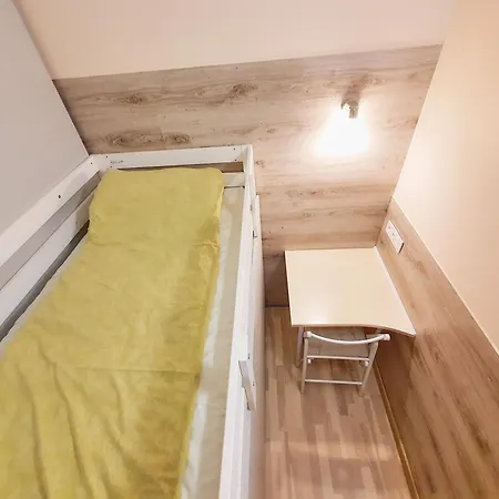 Tokyo Vibes - Private Sleeping Pods Hostel, Self Check-in