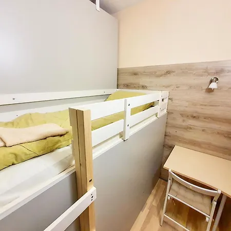 Tokyo Vibes - Private Sleeping Pods Hostel, Self Check-in