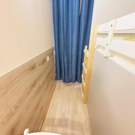 Хостел Tokyo Vibes - Private Sleeping Pods Hostel, Self Check-in