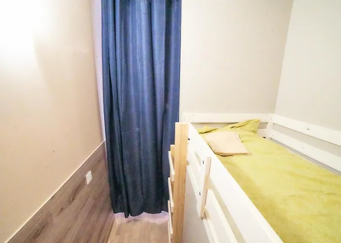 Tokyo Vibes - Private Sleeping Pods Hostel, Self Check-in Hostel