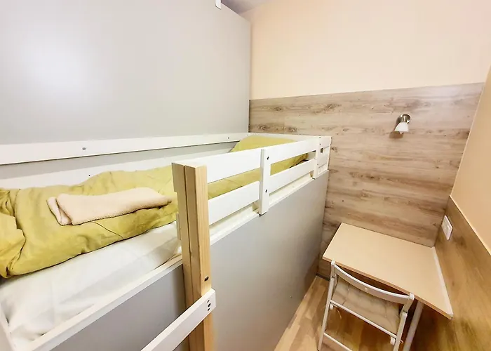 Tokyo Vibes - Private Sleeping Pods Hostel, Self Check-in