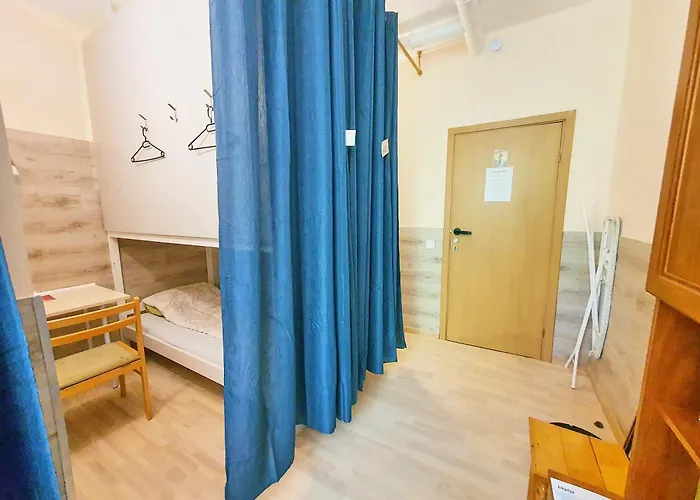 Tokyo Vibes - Private Sleeping Pods Hostel, Self Check-in *