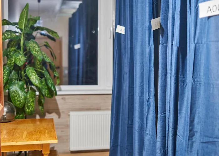 Tokyo Vibes - Private Sleeping Pods Hostel, Self Check-in Hostel