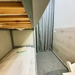 Tokyo Vibes - Private Sleeping Pods Hostel, Self Check-in אכסניה