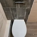 Tokyo Vibes - Private Sleeping Pods Hostel, Self Check-in אכסניה