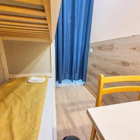 Tokyo Vibes - Private Sleeping Pods Hostel, Self Check-in Nakvynės namai *