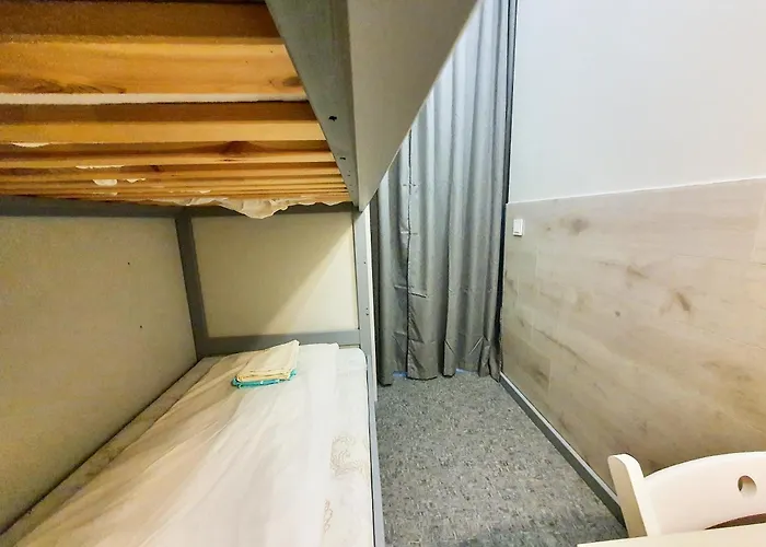 Tokyo Vibes - Private Sleeping Pods Hostel, Self Check-in Hostal