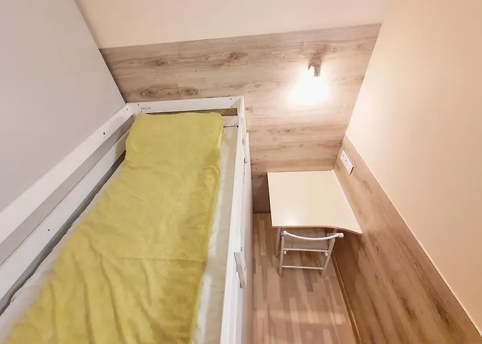 Tokyo Vibes - Private Sleeping Pods Hostel, Self Check-in