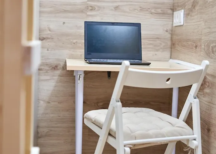 Tokyo Vibes - Private Sleeping Pods Hostel, Self Check-in Hostal