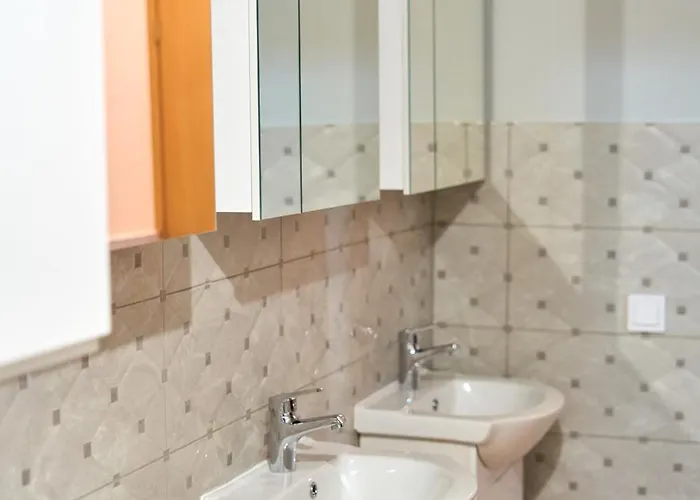 Tokyo Vibes - Private Sleeping Pods Hostel, Self Check-in Vilnius