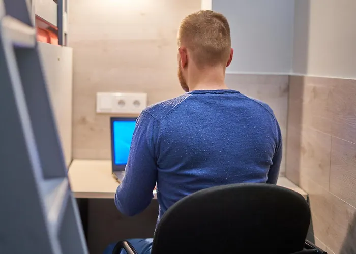 Tokyo Vibes - Private Sleeping Pods Hostel, Self Check-in Hostal *